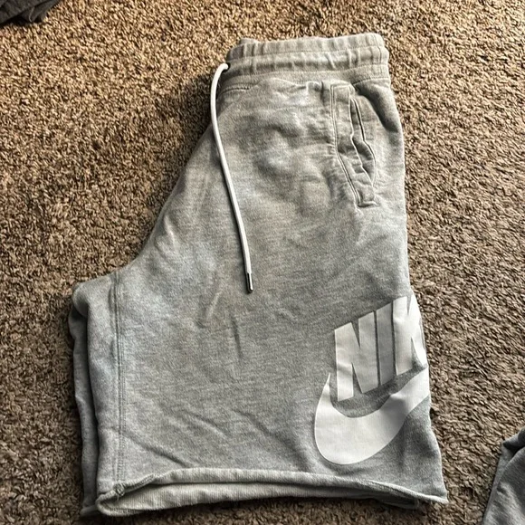 Nike sweat shorts - Picture 1 of 3